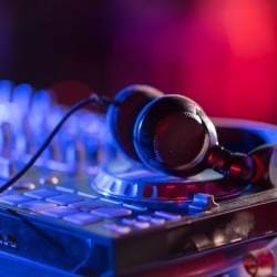 Life as a wedding DJ; everything you need to know about in 2022